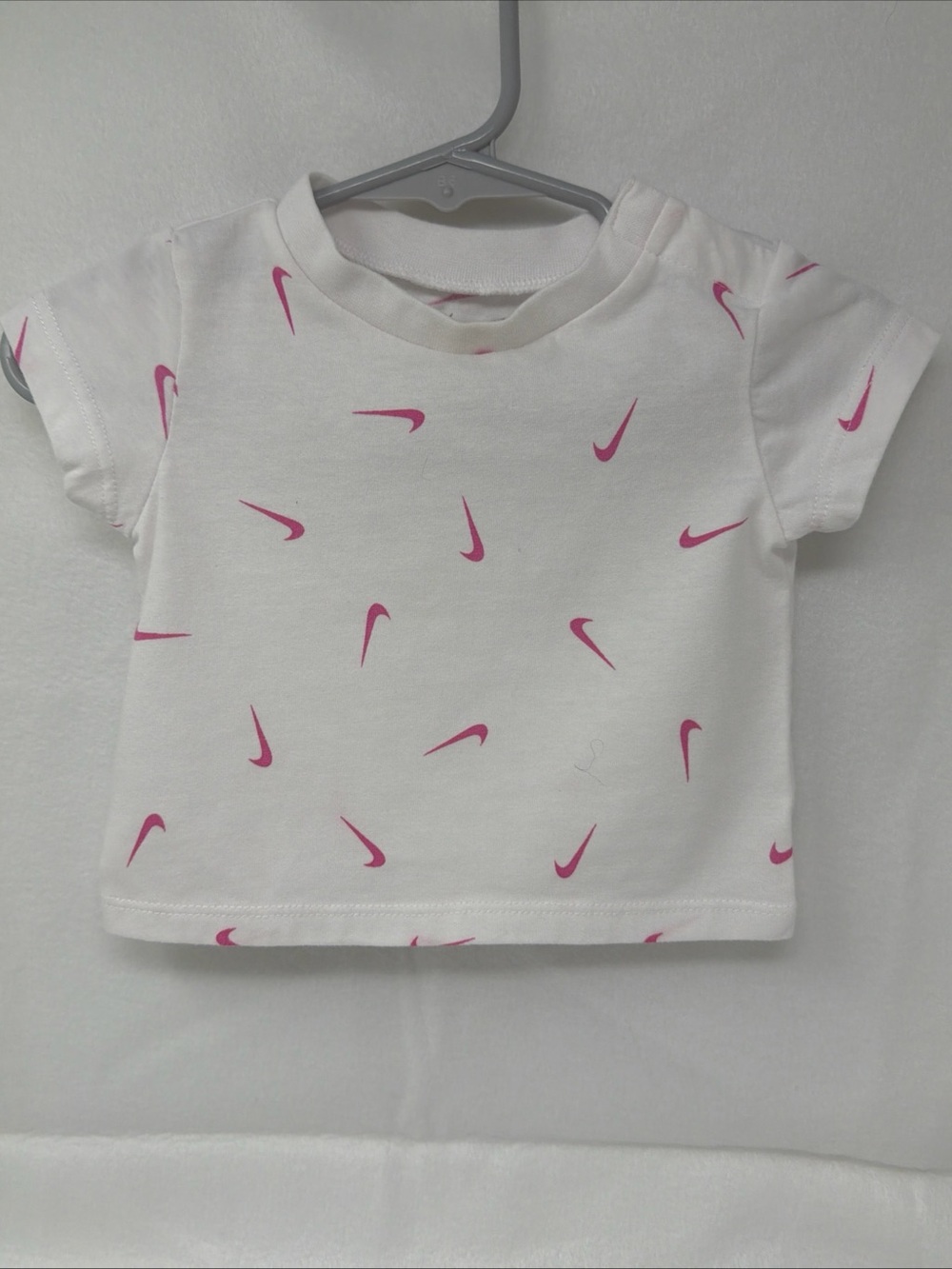 Nike Baby White Short Sleeve Tee Size 6 Months